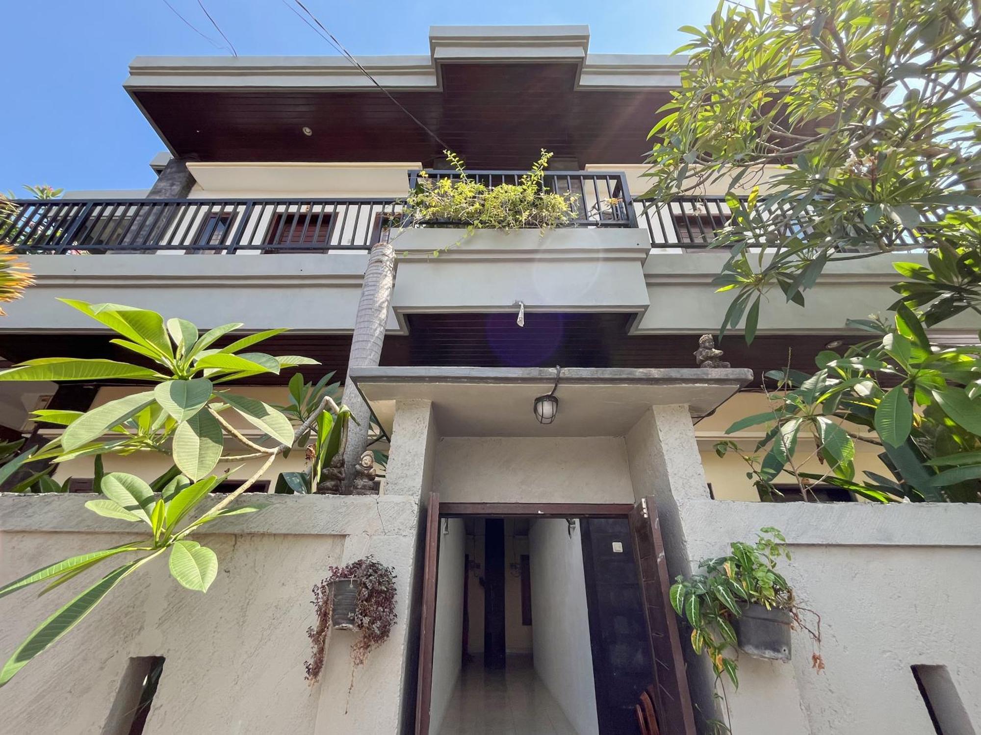 Adi Surya Guest House سمينياك المظهر الخارجي الصورة